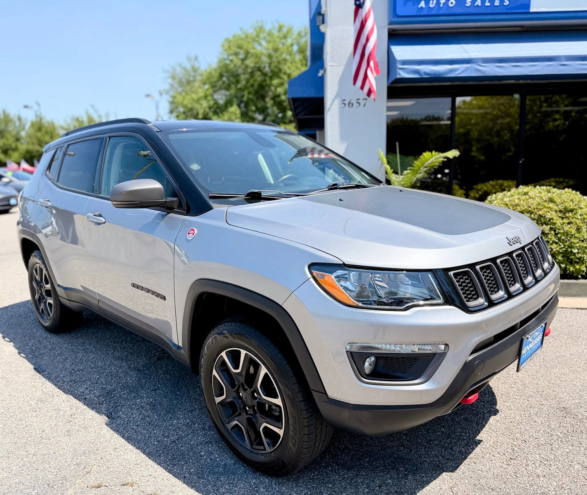 Used 2019 Jeep Compass Trailhawk w/ Cold Weather Group AWD/4WD image 1
