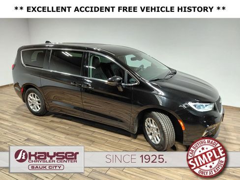 Certified 2024 Chrysler Pacifica Touring-L FWD image 18