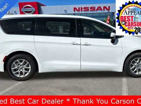 Used 2023 Chrysler Voyager LX FWD image 2