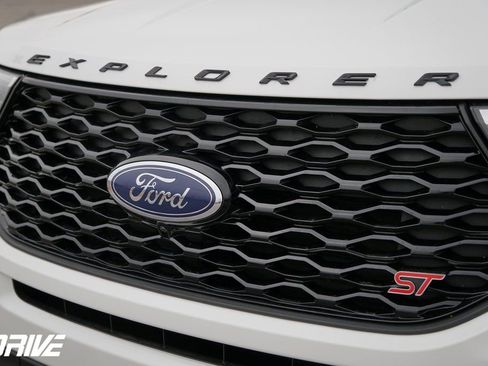 Used 2023 Ford Explorer ST w/ Equipment Group 401A image 4