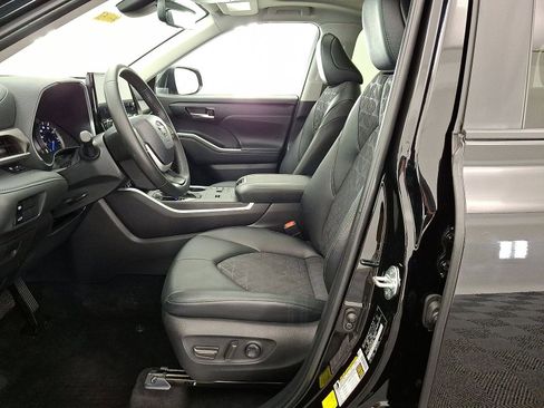 Certified 2024 Toyota Highlander XLE AWD/4WD image 11