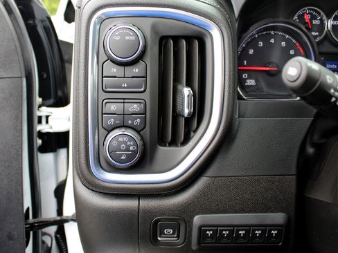 Used 2022 Chevrolet Silverado 2500 LT w/ Convenience Package image 31