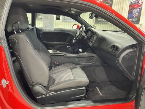 Used 2017 Dodge Challenger R/T image 13