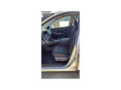 Used 2025 Nissan Rogue SV AWD/4WD image 12