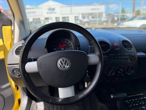 Used 2008 Volkswagen Beetle SE FWD image 12