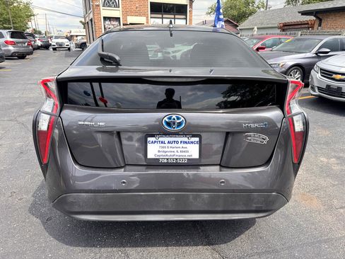 Used 2018 Toyota Prius Two image 5