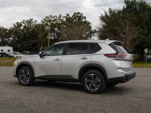 Used 2025 Nissan Rogue SV image 4