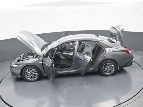 Used 2024 Hyundai Elantra SEL FWD image 61
