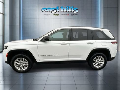 Certified 2024 Jeep Grand Cherokee Laredo X image 6