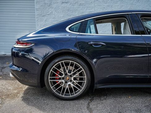 Used 2022 Porsche Panamera 4S w/ Premium Package image 15