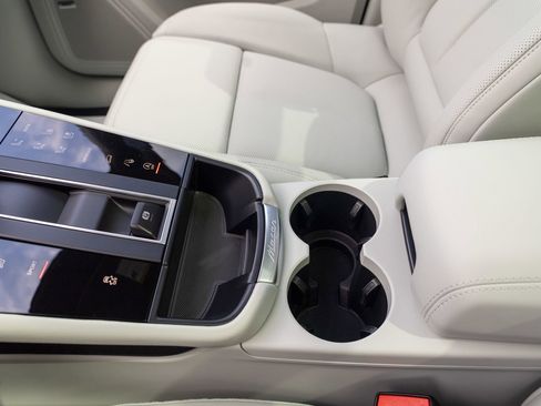 New 2025 Porsche Macan image 37