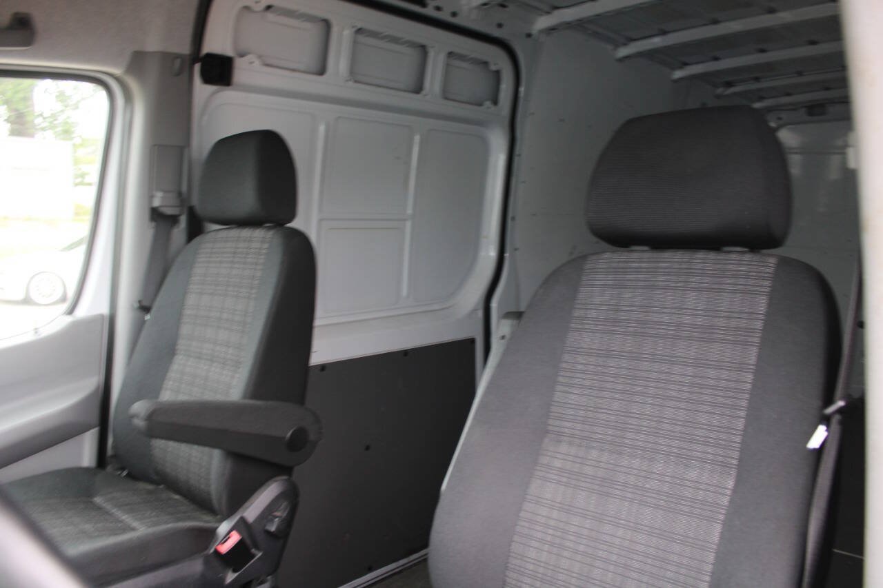 Used 2015 Mercedes-Benz Sprinter 2500 image 17