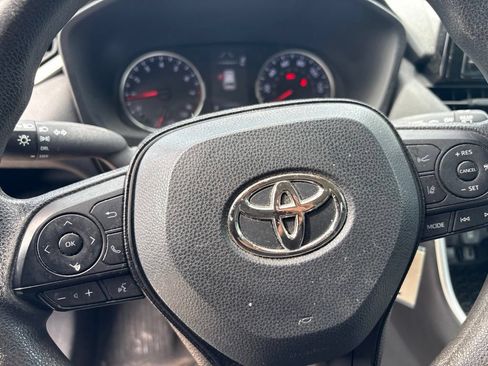 Used 2021 Toyota RAV4 LE AWD/4WD image 15