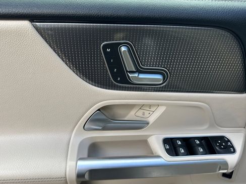 Used 2020 Mercedes-Benz GLB 250 image 11