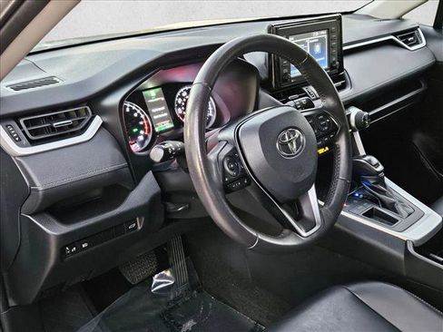 Used 2022 Toyota RAV4 XLE Premium image 10