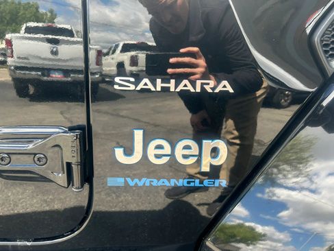 Used 2023 Jeep Wrangler Unlimited Sahara AWD/4WD image 4