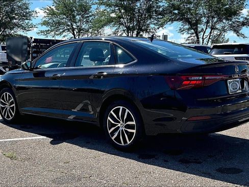 Used 2025 Volkswagen Jetta SE FWD image 5