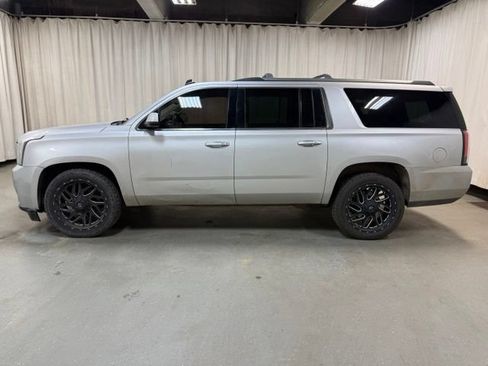 Used 2015 GMC Yukon XL Denali w/ Touring Package AWD/4WD image 9