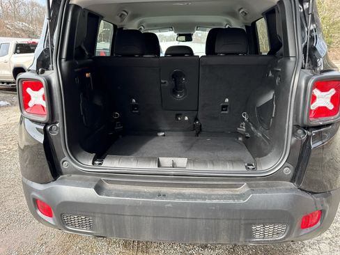 Used 2022 Jeep Renegade Latitude w/ Convenience Group image 18