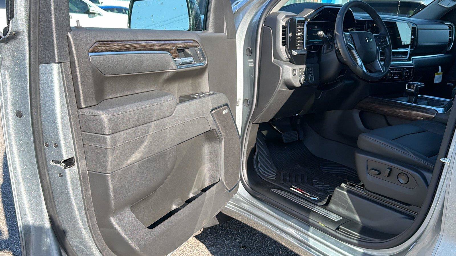 New 2026 Chevrolet Silverado 1500 RST AWD/4WD image 14