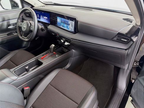 Used 2025 Nissan Kicks SR w/ Interior Electronics Package AWD/4WD image 29