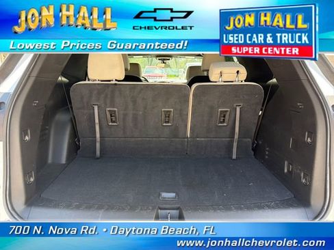 Used 2023 Chevrolet Traverse LT FWD image 8