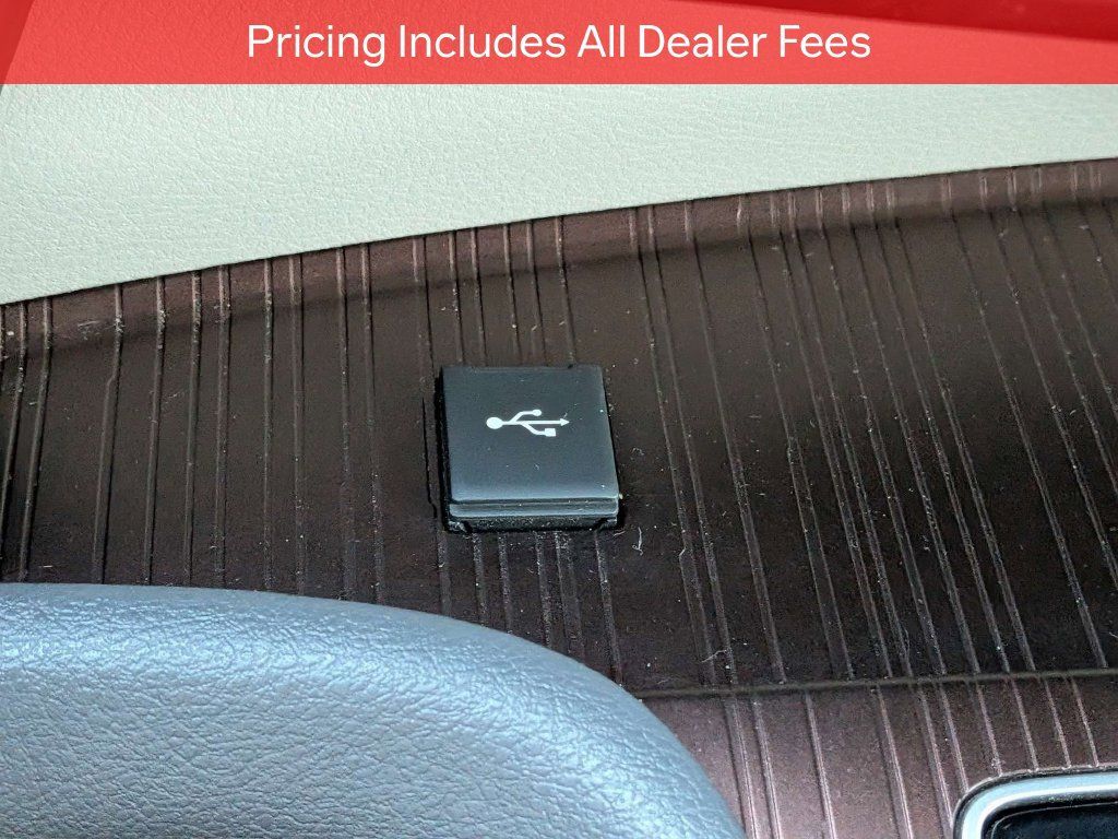 Used 2023 Toyota Sienna XLE FWD image 25