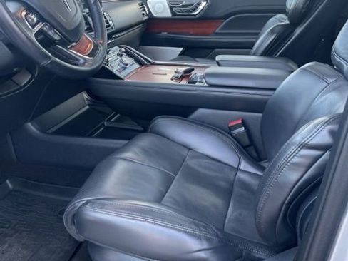 Used 2022 Lincoln Navigator Reserve image 5