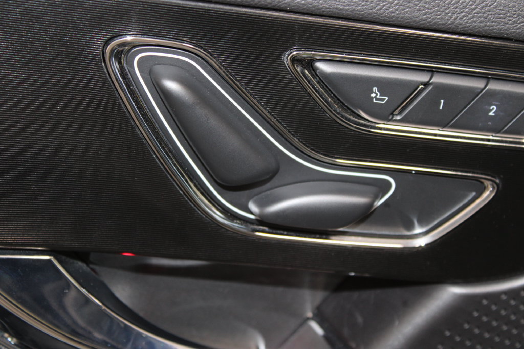 Used 2023 Lincoln Corsair AWD w/ Equipment Group 101A image 17