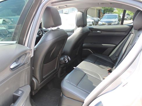Used 2020 Alfa Romeo Stelvio Ti w/ Active Blind Spot Package AWD/4WD image 28