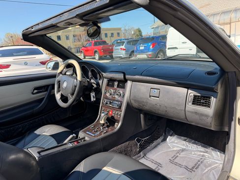 Used 2002 Mercedes-Benz SLK 32 AMG image 26