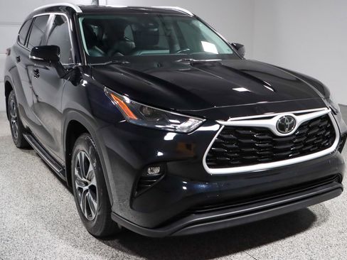 Used 2024 Toyota Highlander XLE image 5