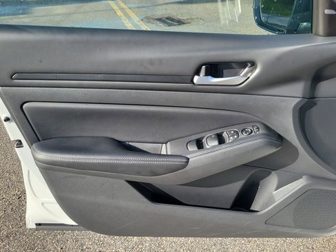 Used 2025 Nissan Altima 2.5 SV image 18