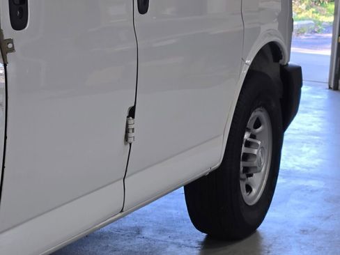 Used 2019 Chevrolet Express 3500 w/ Driver Convenience Package image 17