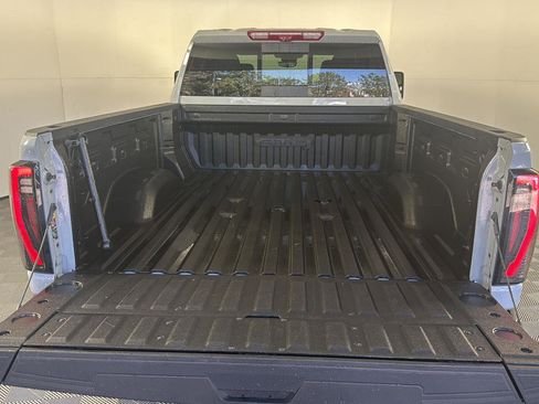 Used 2024 GMC Sierra 2500 AT4 w/ Technology Package AWD/4WD image 7