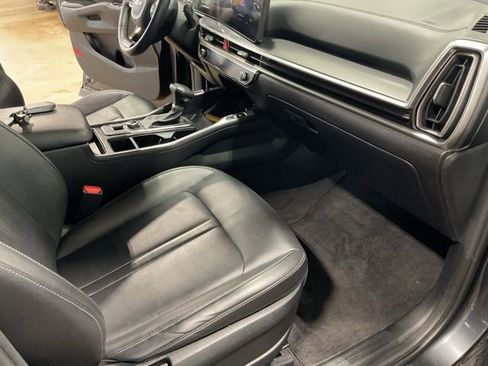 Used 2024 Kia Sorento S image 16