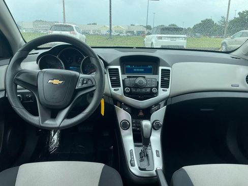Used 2016 Chevrolet Cruze LS FWD image 12