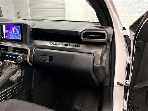 Used 2025 Toyota Tacoma SR5 AWD/4WD image 19