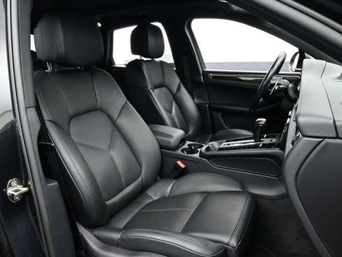 Certified 2023 Porsche Macan S image 18