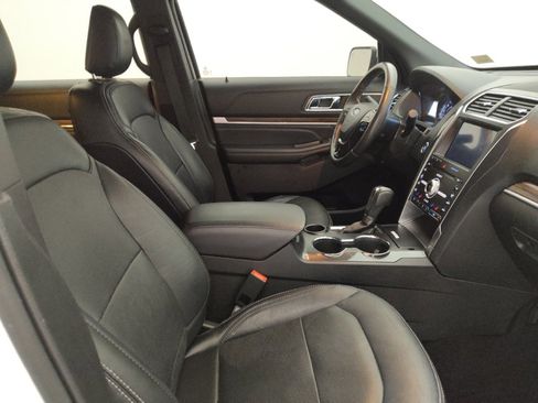 Used 2019 Ford Explorer Limited w/ Class III Trailer Tow Package image 21