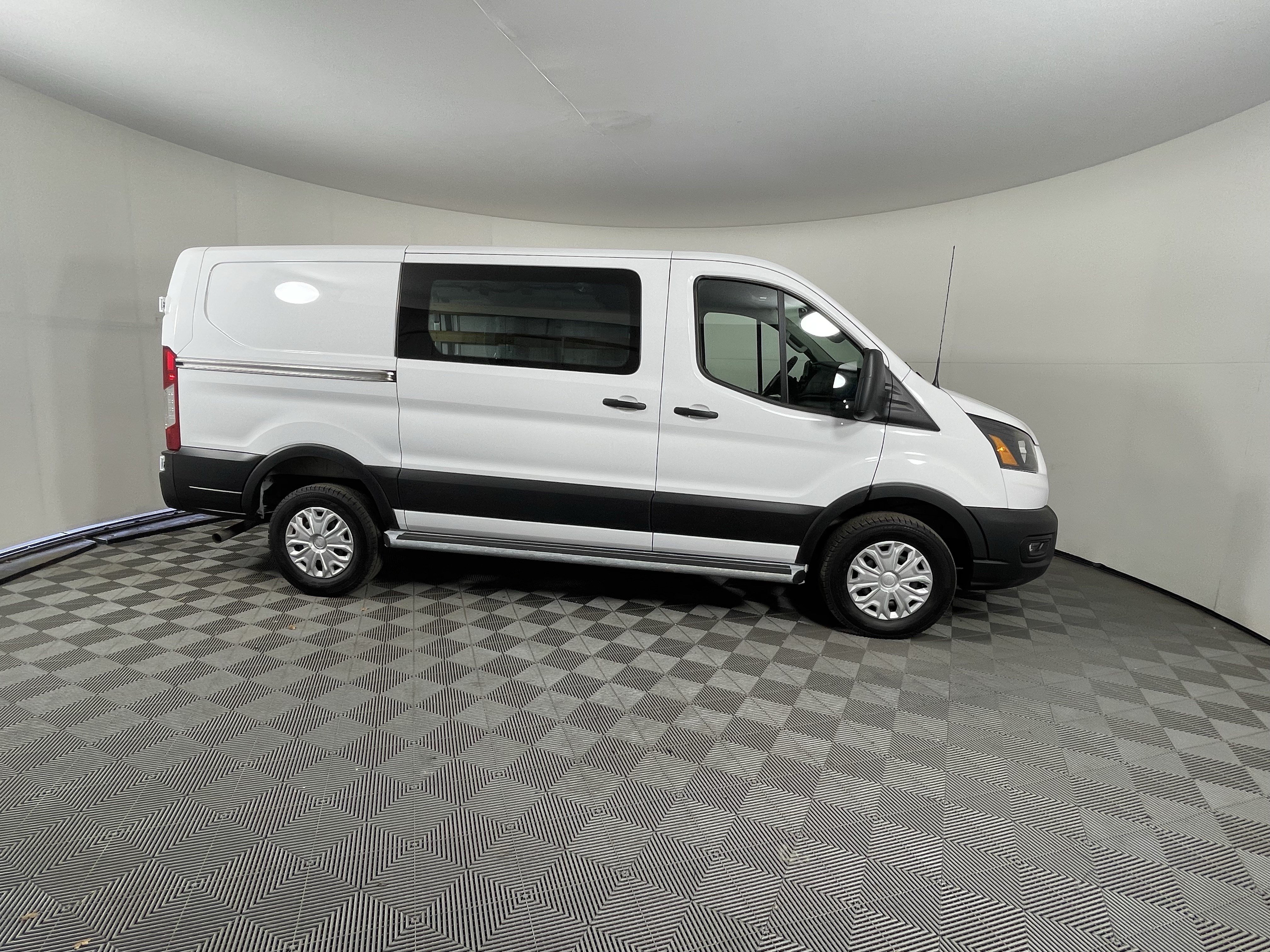 Used 2025 Ford Transit 250 Low Roof w/ Exterior Upgrade Package RWD image 7