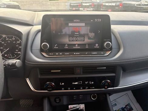 Used 2024 Nissan Rogue SV image 16