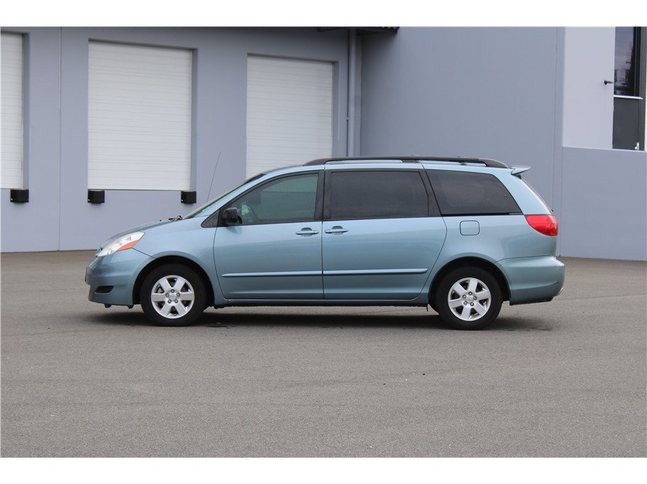 Used 2008 Toyota Sienna LE FWD image 2