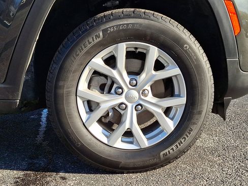 Certified 2023 Jeep Grand Cherokee Limited image 8