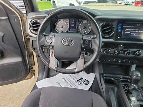 Used 2018 Toyota Tacoma TRD Sport w/ Technology Package AWD/4WD image 17