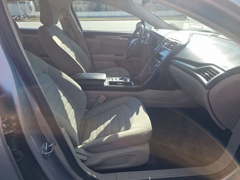 Used 2020 Ford Fusion SE image 5