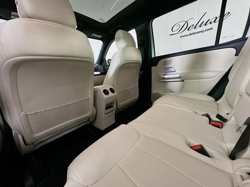Used 2024 Mercedes-Benz GLB 250 4MATIC w/ Exclusive Package image 27