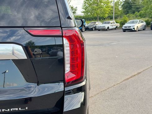 Used 2024 GMC Yukon Denali AWD/4WD image 11