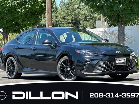 Used 2025 Toyota Camry SE FWD image 2