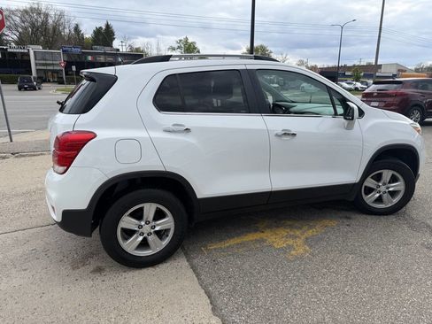Used 2017 Chevrolet Trax LT w/ LT Convenience Package AWD/4WD image 21